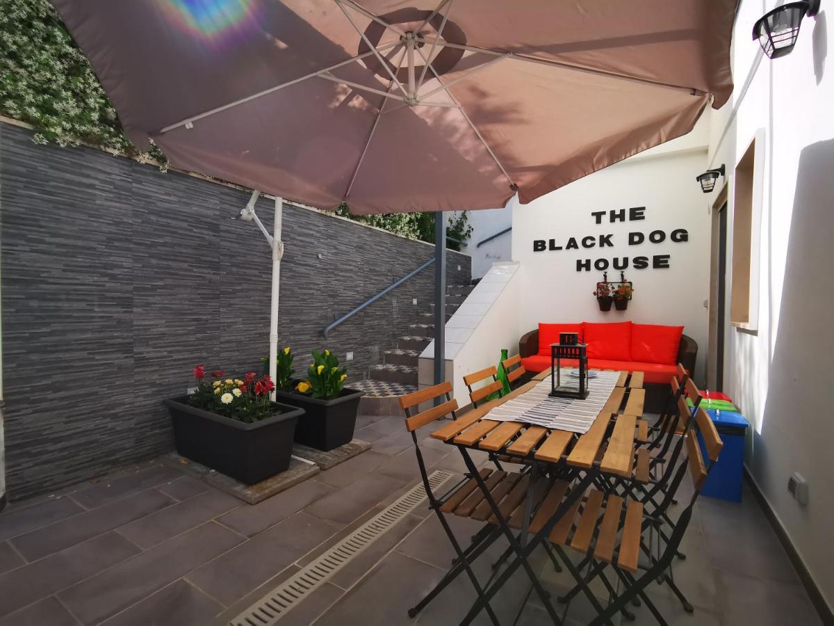The Black Dog House Valenzano Buitenkant foto