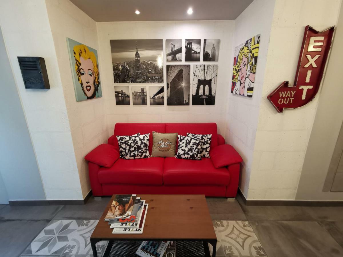 The Black Dog House Valenzano Buitenkant foto