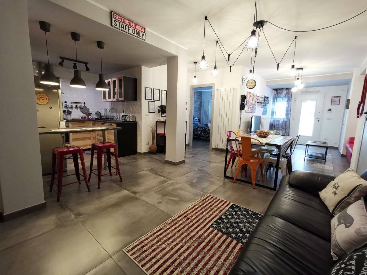 The Black Dog House Valenzano Buitenkant foto