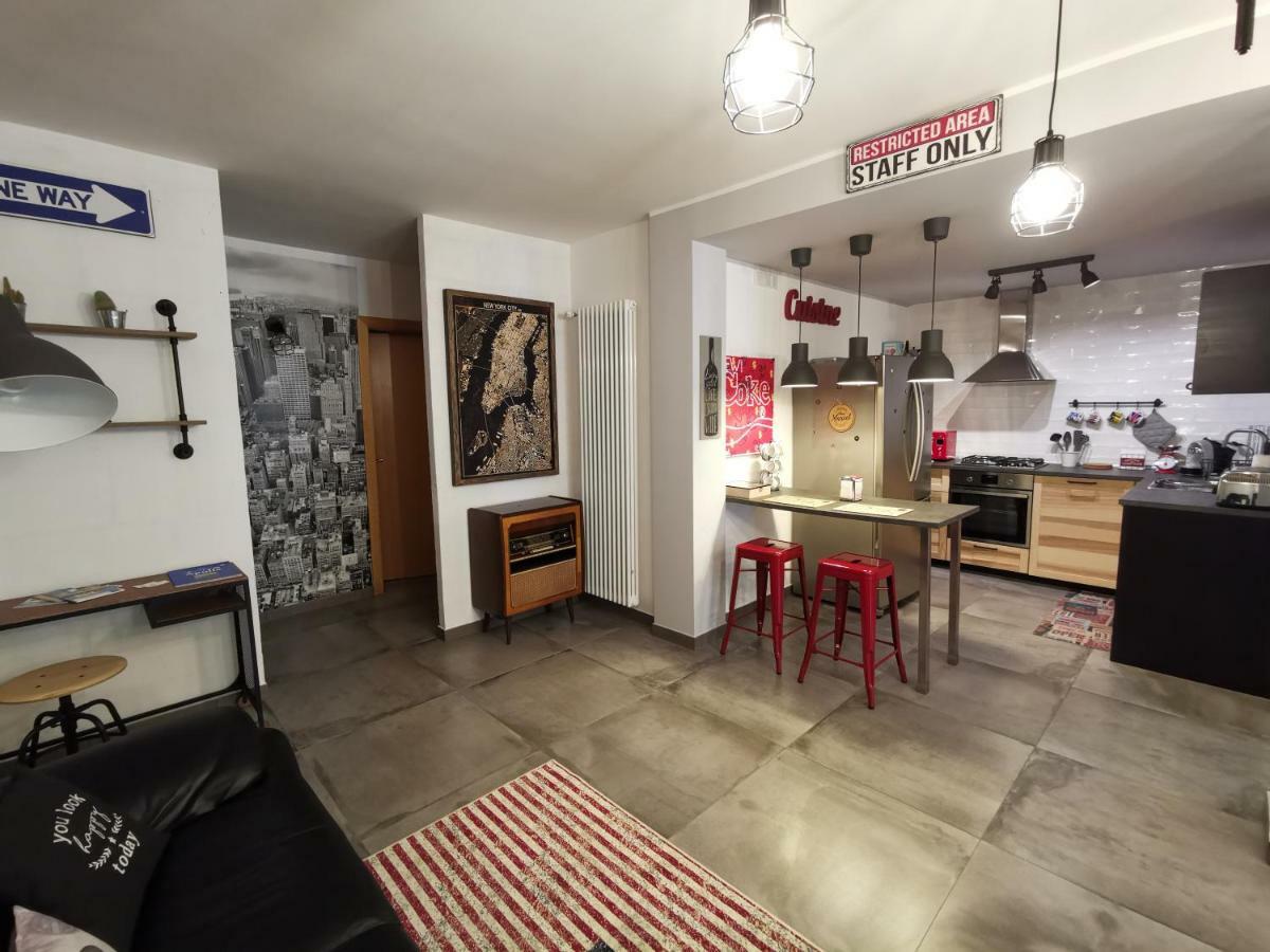 The Black Dog House Valenzano Buitenkant foto